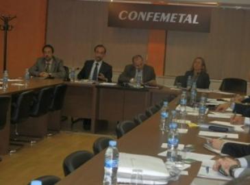 Salvador Marín expone los instrumentos de financiacion de COFIDES a la Comisión Internacional de CONFEMETAL   1