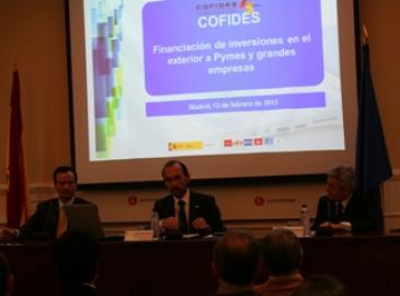 Salvador Marín expone a miembros del Consejo de Economistas los recursos de financiación de COFIDES 1