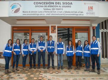 Image of the members of the User Attention Office of the Sigsa Concession in Colombia