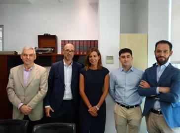 Image ot the formalization of the financing agreement. From left to right: Andrés Blanco, CEO of Xcalibur Multiphysics; Víctor González, CEO of Xcalibur Multiphysics España; Ana Cebrián, Head of COFIDES' Internationalization Division; Pedro Zarco and Marcos Martínez, Analysts at COFIDES.