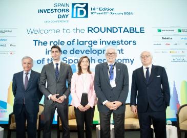 Imagen de los participantes de la mesa redonda “El papel de los grandes inversores en el desarrollo de la economía española” celebrada en el foro Spain Investors Day