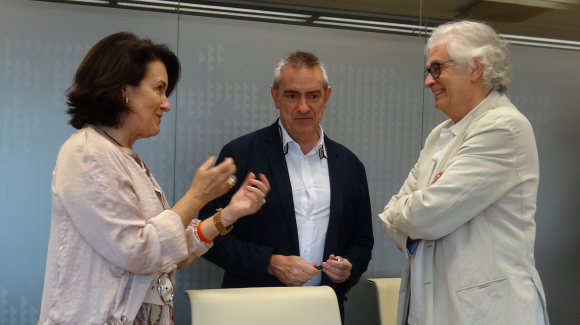 Image of Esergui's financial director, Mónica Arzubialde, Esergui's general director, Aitor Egurrola, and COFIDES' president, José Luis Curbelo, during the signing of the agreement