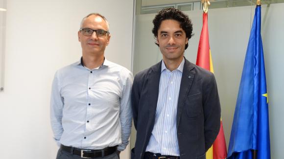 Image of (from the left to right) Guerau Carné, general manager of Array Plastics; and Rodrigo Madrazo, general manager of COFIDES