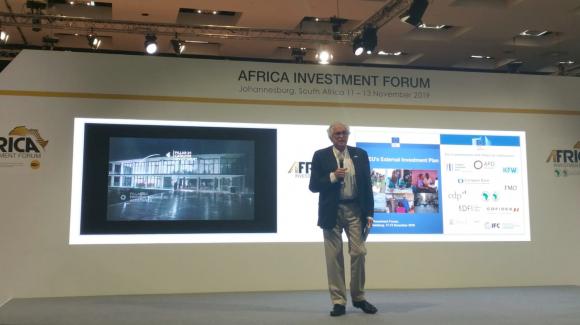 Imagen del presidente de COFIDES en su intervención en el Foro Africano de Inversiones