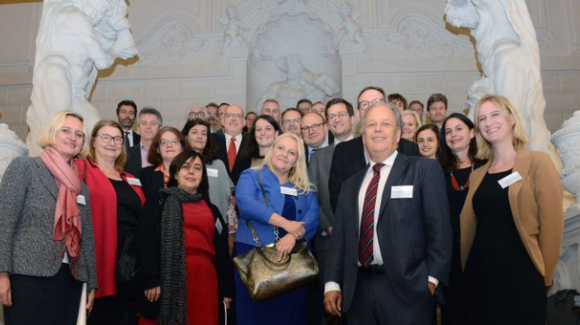 Imagen de los participantes en la reunión de accionistas de la asociación EDFI que se celebra en Viena
