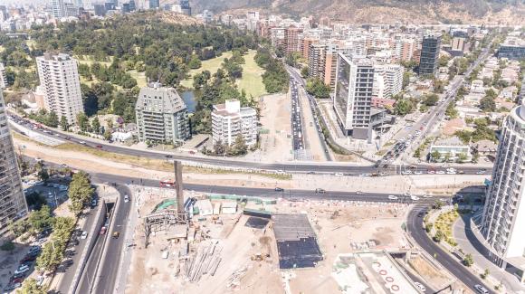Imagen del tramo norte de la autopista urbana Vespucio Oriente en Santiago de Chile