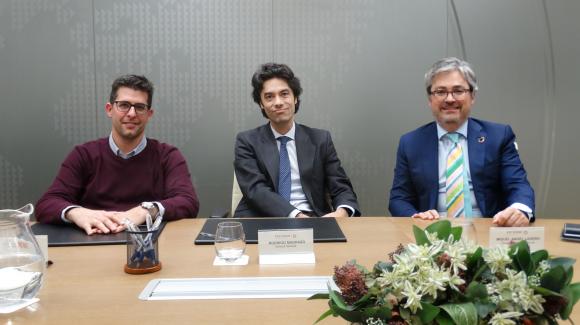 Image of the NBI Bearings Europe finance director, Javier Raya; the COFIDES general manager, Rodrigo Madrazo (centre); and the COFIDES deputy investment director, Miguel Angel Ladero (right); during the signing of the agreement