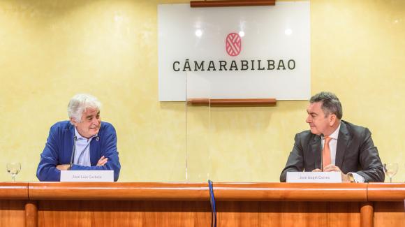 Imagen del presidente de COFIDES, José Luis Curbelo, y el presidente Cámarabilbao, José Ángel Corres