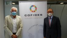 Imagen del presidente de COFIDES, José Luis Curbelo, y el director Financiero de Profármaco, Xavier Homs
